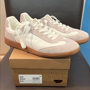 Steve Madden Cream Duo white Sneakers size 8.5